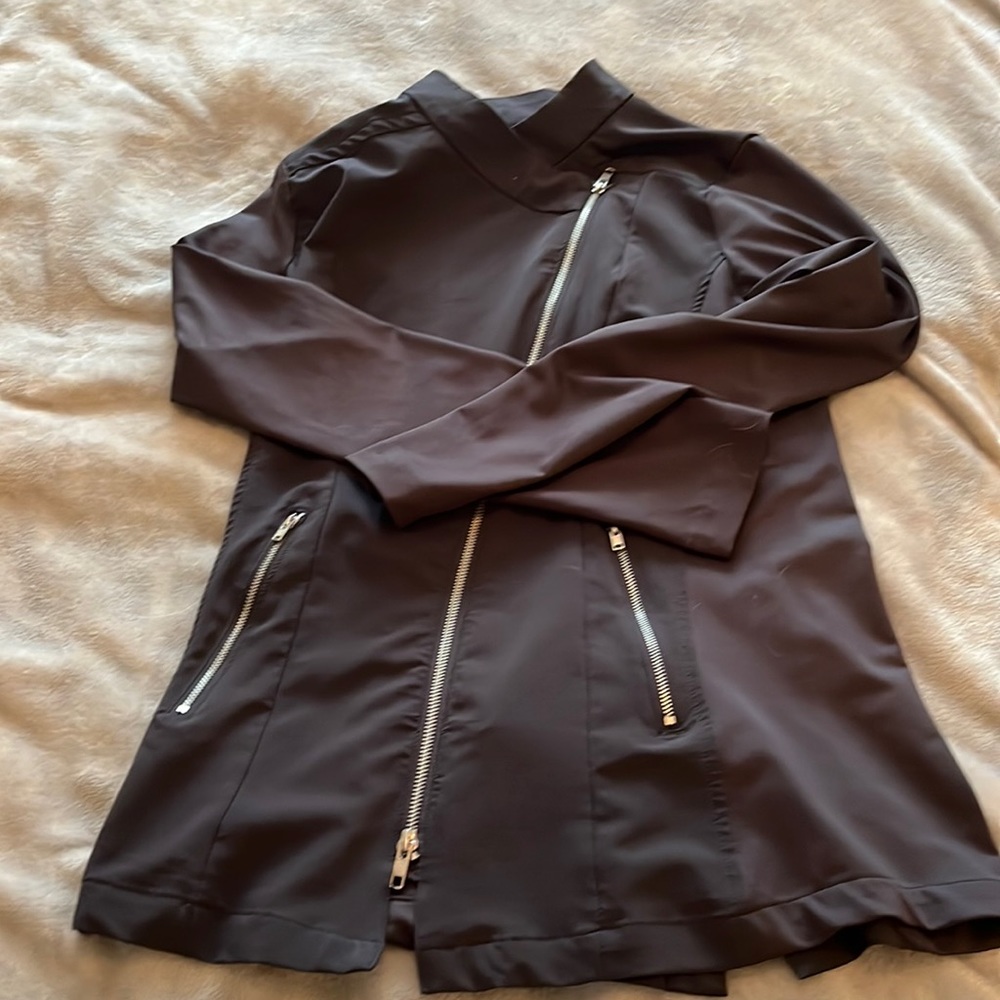 Noel Asmar Jada scrub top. Perfect condition. Silver zippers. XXS